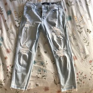 Light wash Hollister boyfriend jeans